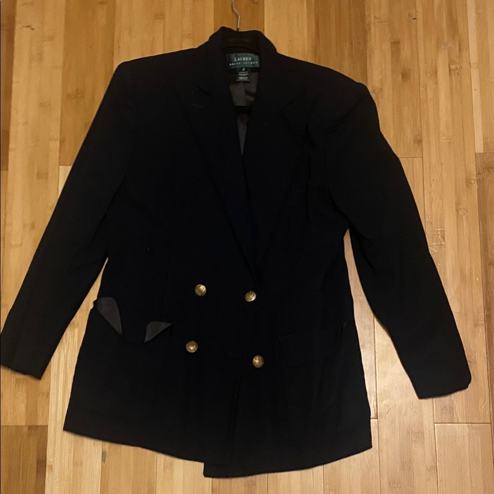 Lauren Ralph Lauren Navy Blazer with Gold Buttons 
Condition 7.9/10 (vintage)
